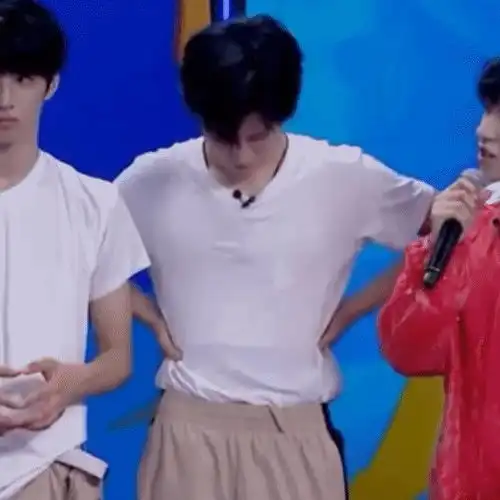 张真源的身材也太好了吧已经在期待夏天的到来了