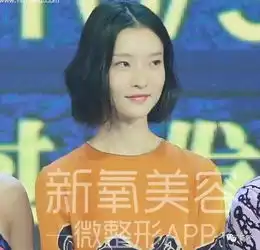 她明明是小眼睛塌鼻梁,却是直男心中的禁欲系女神