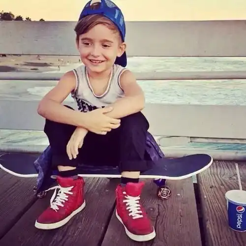 萌娃男生头像陪你走最远的路