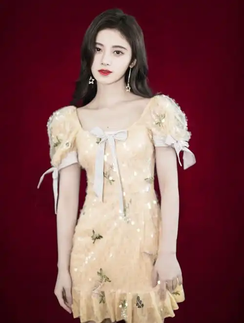 都说鞠婧祎矮,当她和欧阳娜娜吴宣仪撞衫,小个子优势太明显