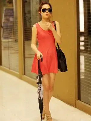 韩系气质女潮味搭变身清爽酷女孩摘自世界时装之苑