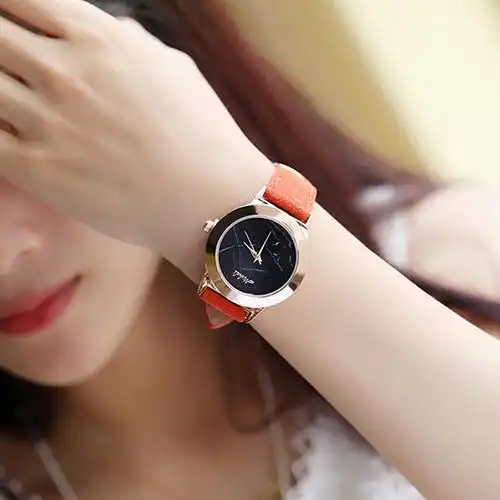 来几款时尚个性的女款手表,让你的小手也过个愉快年