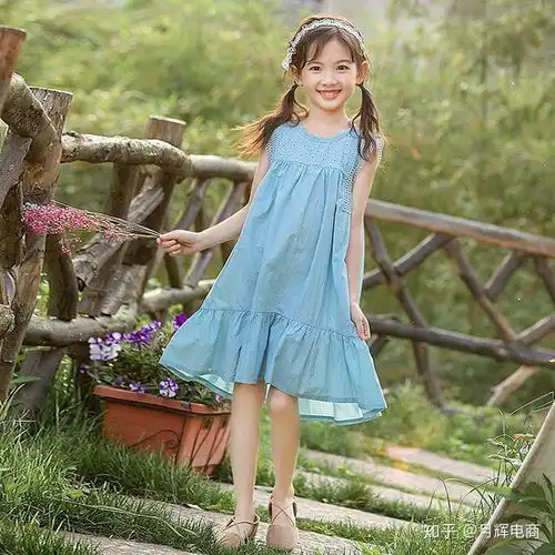 女童日常时尚穿搭,清新活泼又减龄,套装系列展现魅力公主范