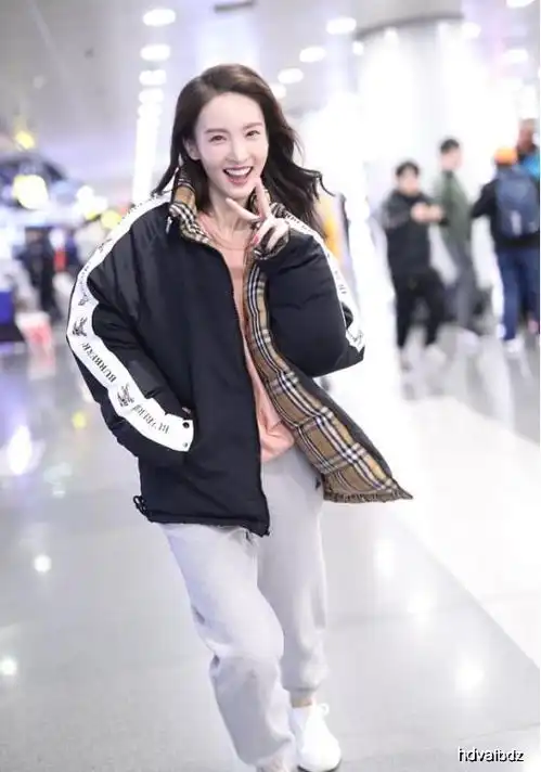 外套该怎么穿出明星气场,快get金晨外套搭配法,让你温暖又时尚