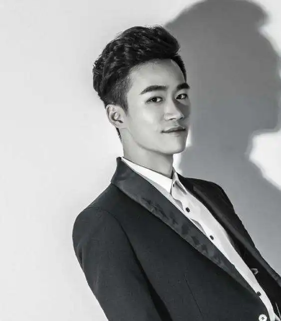 刺激战场大家只关注了不求人的主播身份,他还有一个更吓人