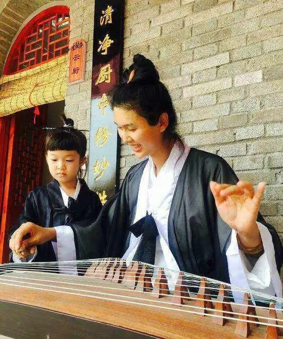 美女道士刘景花,她是90后女孩,身高173模样甜美学历还高