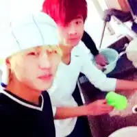 个性拽拽的,很牛b的2兄弟头像图片,都染了头发,难到是社会小混混