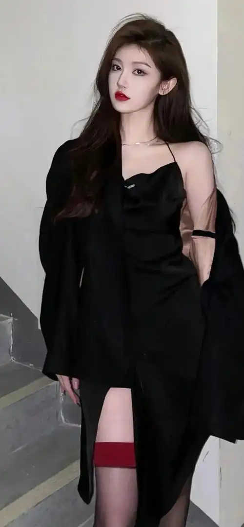 黑色系小姐姐