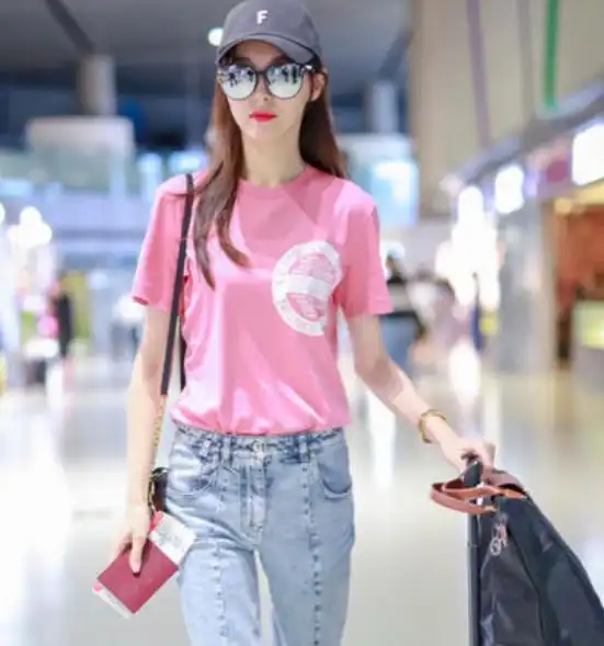 蔡少芬真会扮嫩,穿粉色系衣服配a字裙,扎高马尾年轻10岁