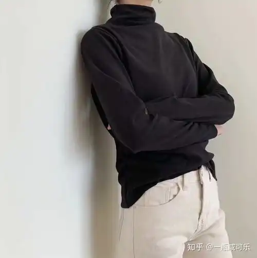 推荐个卖黑色打底衫的店铺吧,谢谢
