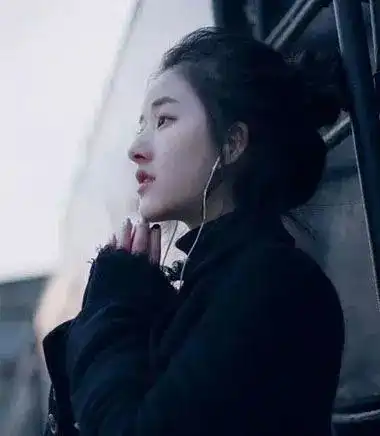 qq头像男生韩系中分学不