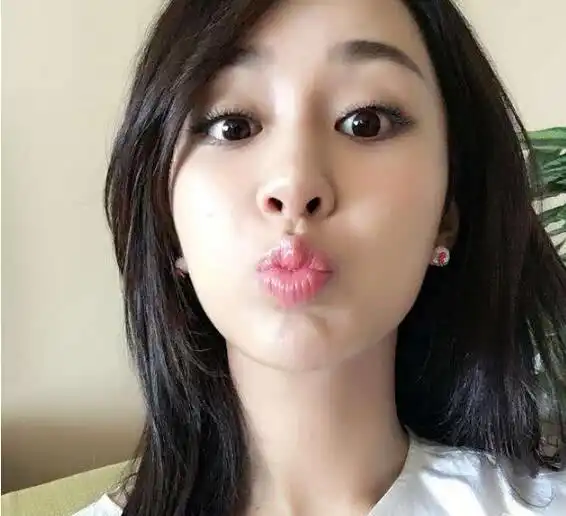 嘟嘴卖萌头像女生卡通自