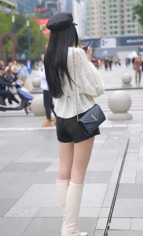 瑜伽裤穿出清新模样,凸显高贵典雅气质,耐看又精致