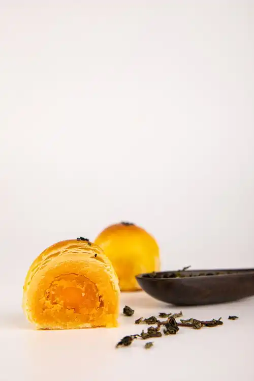 蛋黄酥糕点甜品美食摄影图摄影