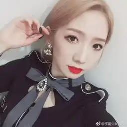 穿西装女生头像卡通孟美