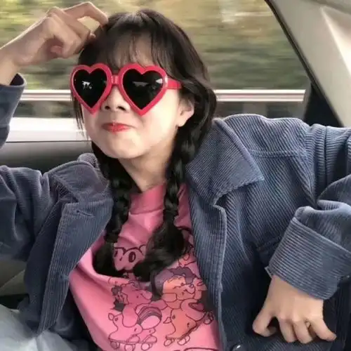 仙系女生头像我喜欢他不是因为他给了我糖,而是他只给了我一个人糖