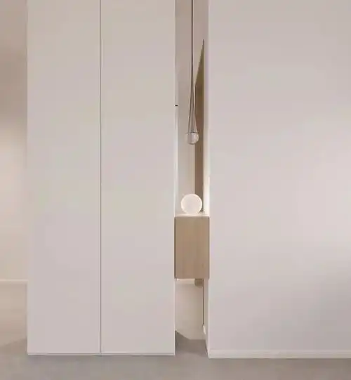 130平简约风格装修,白色原木色搭配,温馨又自然