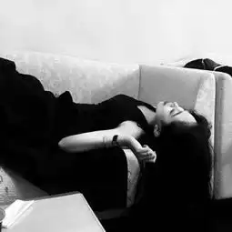 伤感孤单黑白女生头像痴情有罪我来背