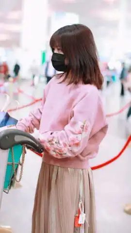 153cm赖美云好俏皮,粉衣粉裙少女心十足,小个子别这样穿