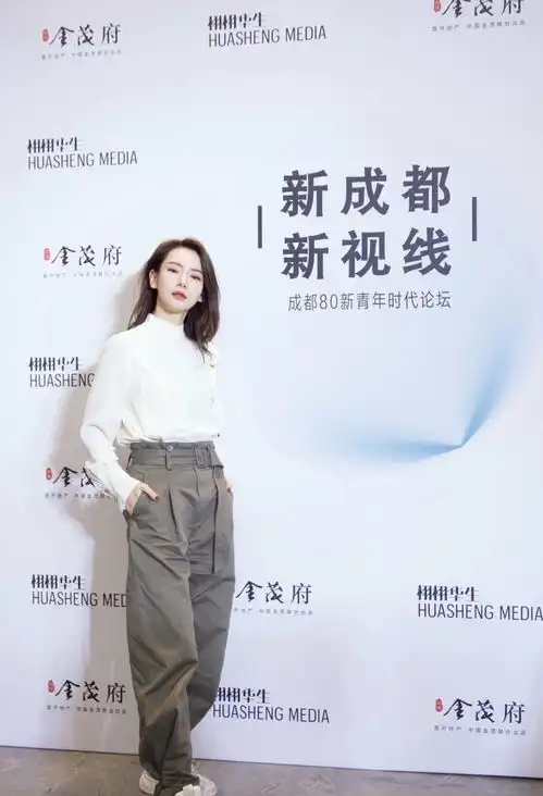 戚薇李承铉录节目,粉色情侣装秀恩爱,最强保质期夫妇太甜蜜