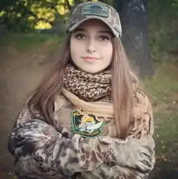 俄罗斯小美女与她的武器情缘,羡慕嫉妒恨她的男伴