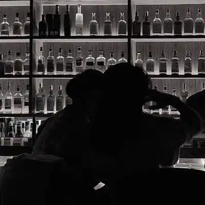 ins朋友圈背景图暗色系