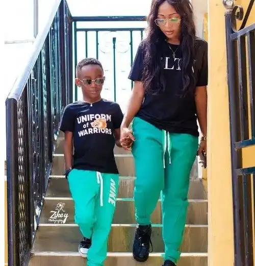 单亲妈妈与儿子拍果体亲子照,被判90天法官这也算家暴