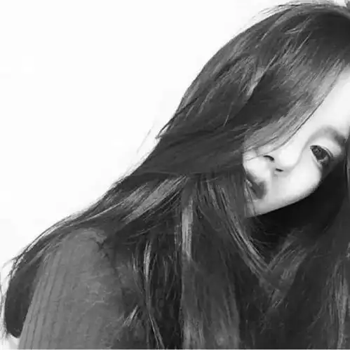 最近很火的霸气句子喜欢一个人你就去追,追不到就打断他的腿