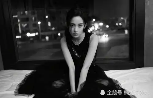 古力娜扎不愧是浓颜系美女微卷短发气质迷人,这魅力抵挡不住