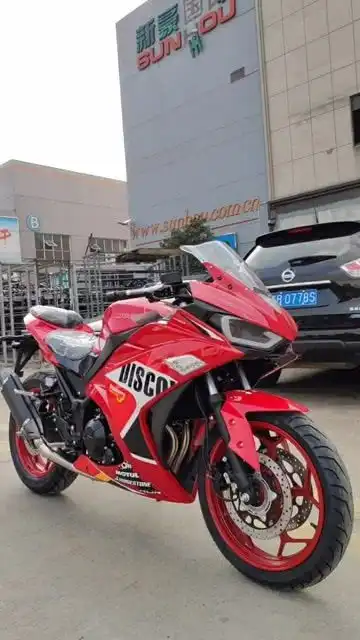 红色系太霸气了,男孩子一般都会选择这一款