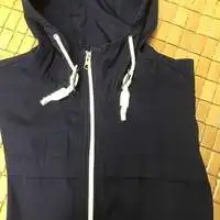 出让uniqlo秋装款薄外套蓝色九成新