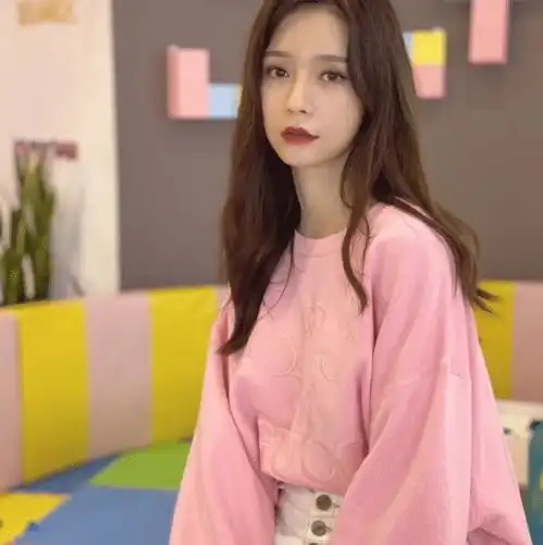 难怪海涛对她死心塌地,31岁穿上奶油袜的腿,这谁受得了