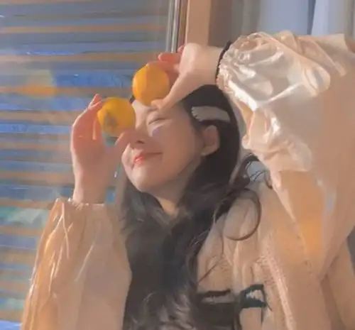 ins敲温柔女生头像