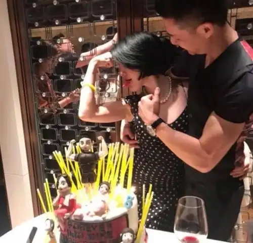 小s与女儿共同如何为小姑庆生