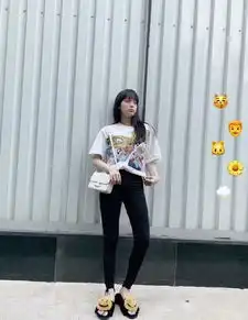 欧阳娜娜穿美少女战士t恤悠享夏日,清纯可人活力满满