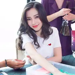 无袖牛角袖贴布装饰白色t恤