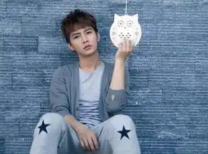 炎亚纶性格是真圈粉,看自己以前的照片灵魂发问这是女t吧