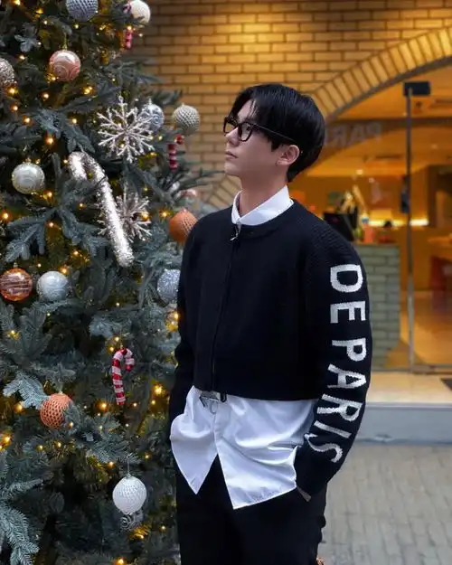 安静而有力,会穿黑色系的男人,才是真正的有品位的