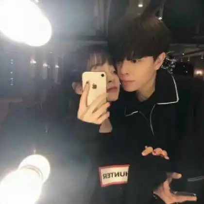 接吻情侣头像,超甜的接吻情侣头像一看就喜欢的