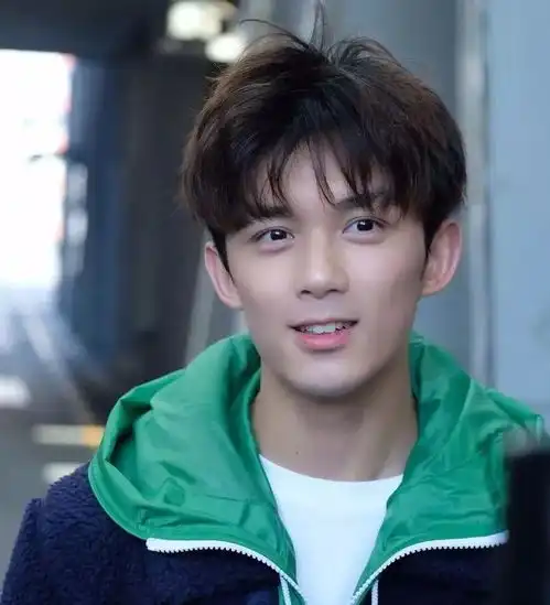 治愈系阳光男生超清头像