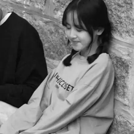 情侣头像黑色系简约中年