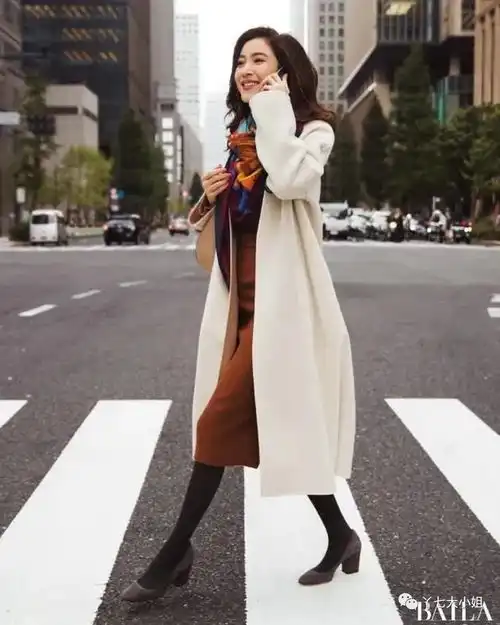 大衣裙子,开年最显气质的时髦组合
