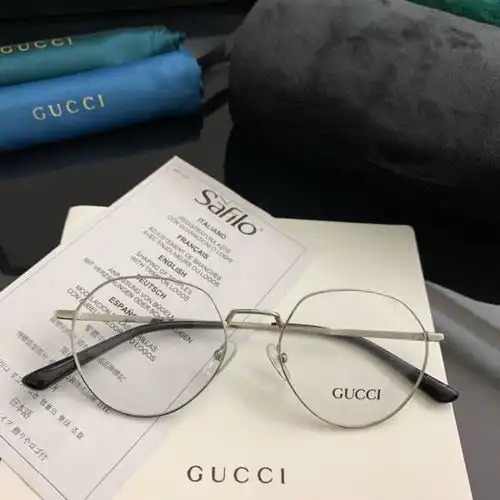 大家看下金色镜框好看还是银色还是黑金本人女大眼睛塌鼻梁,皮肤黄皮偏白