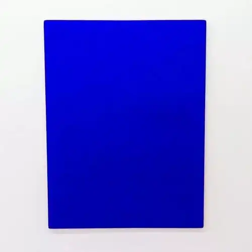 2020年,你的衣柜里怎么能少一件蓝色的单品