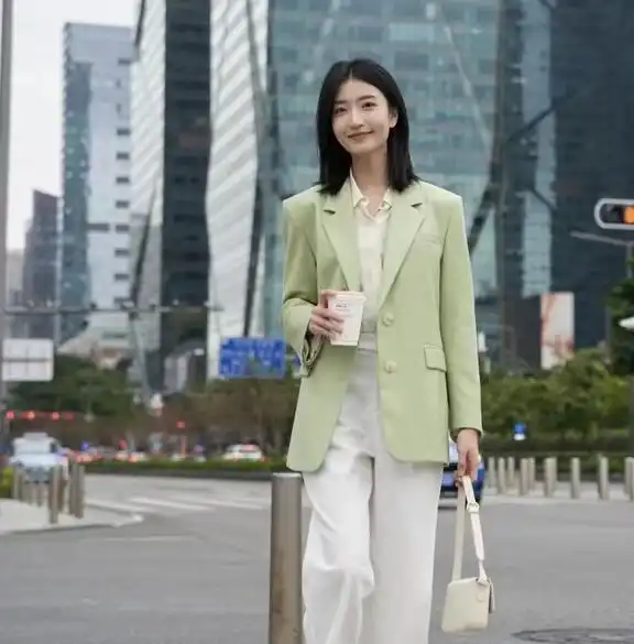 春天流行绿色系穿搭,25套搭配显白又气质,谁穿谁好看