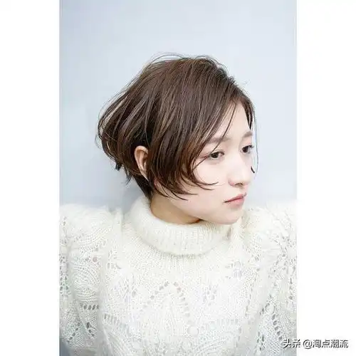 卡通成熟气质女头像发型