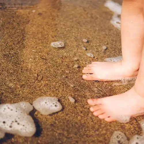 他用镜头记录老婆日常生活,虽然不露脸,但很幸福