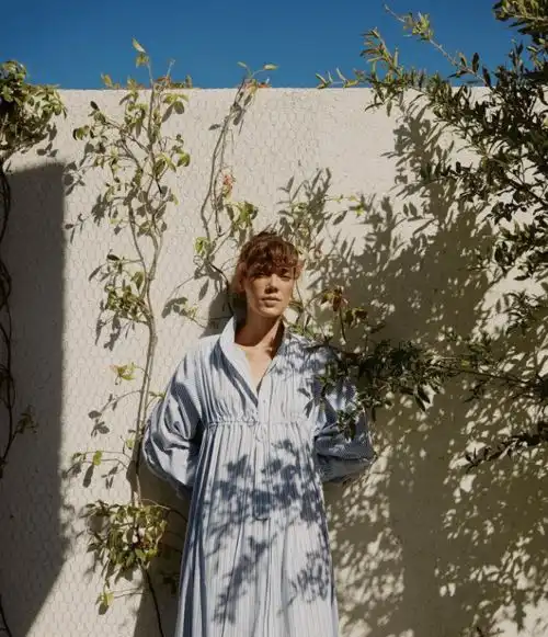 被物理课催眠的少女穿上华丽宫廷时装,dicekayek的建筑风设计如此浪漫和诗意