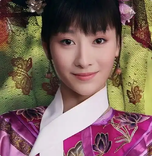甄嬛传13年后,当丫鬟太惊艳时,主演们可以去打酱油了