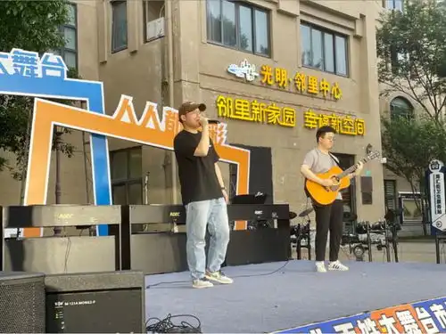 海汇街格外热闹他们用才艺点燃夏夜